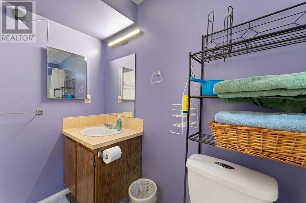 Single Family House for Sale in  woodsman Lane SW Woodbine Calgary 
