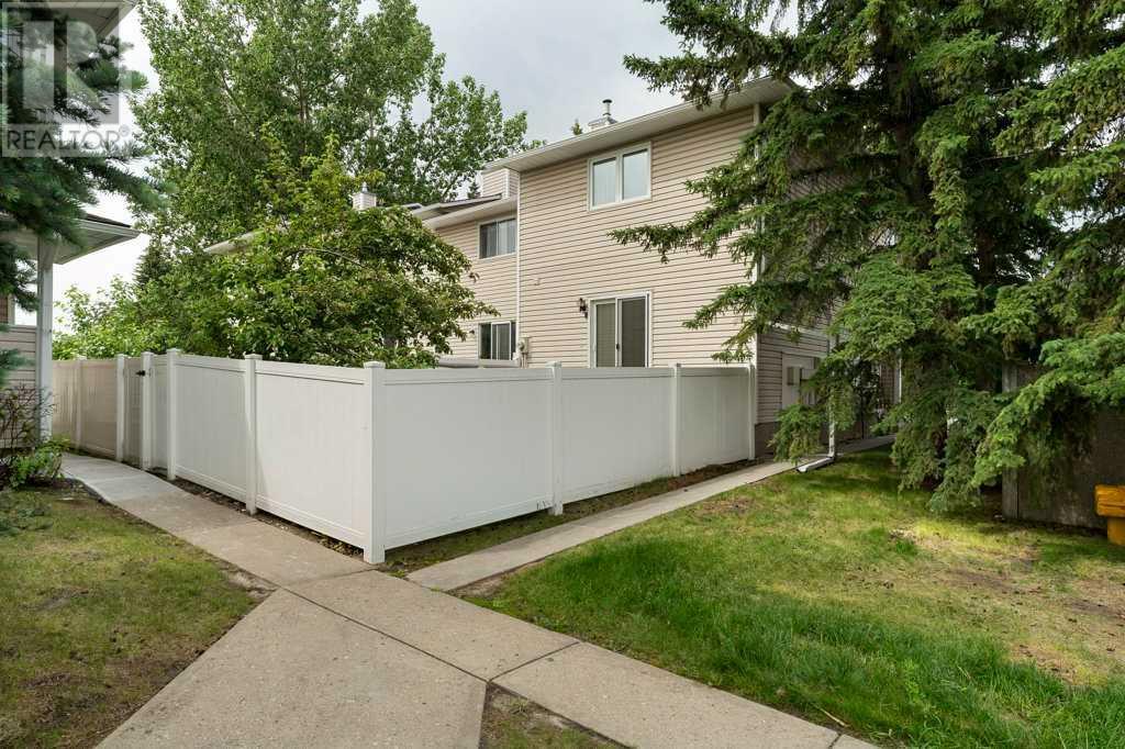 Single Family House for Sale in  woodsman Lane SW Woodbine Calgary 
