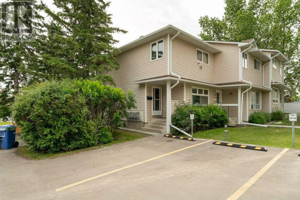 Single Family House for Sale in  woodsman Lane SW Woodbine Calgary 