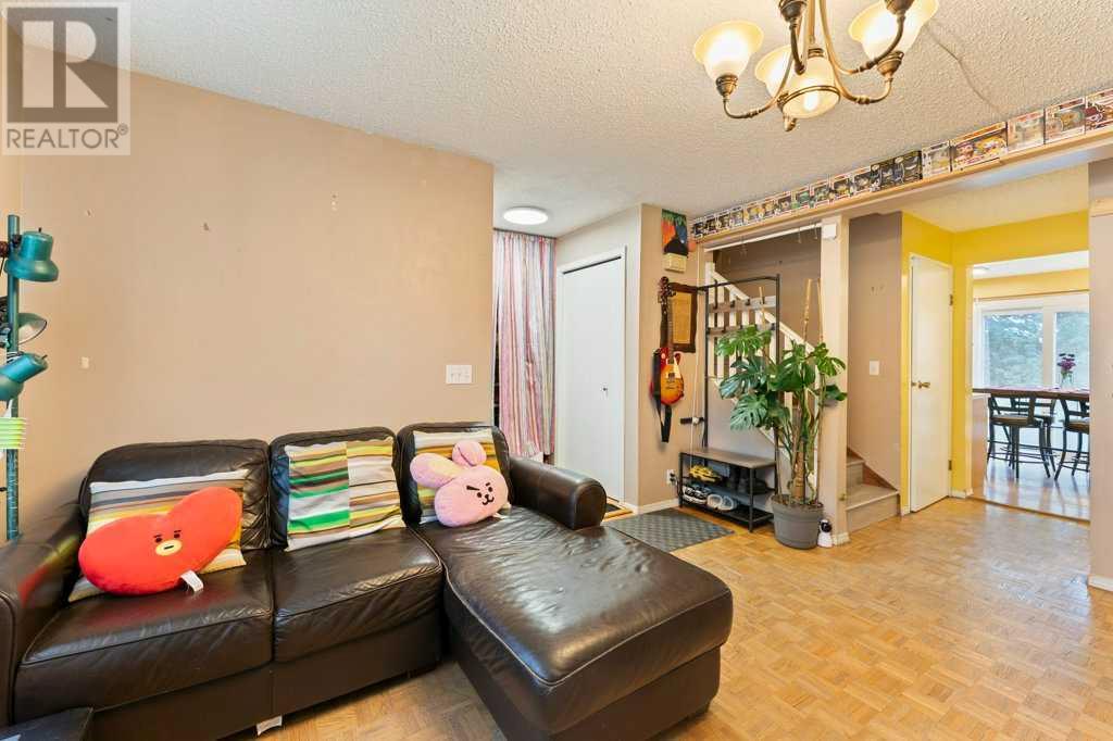 Single Family House for Sale in  woodsman Lane SW Woodbine Calgary 