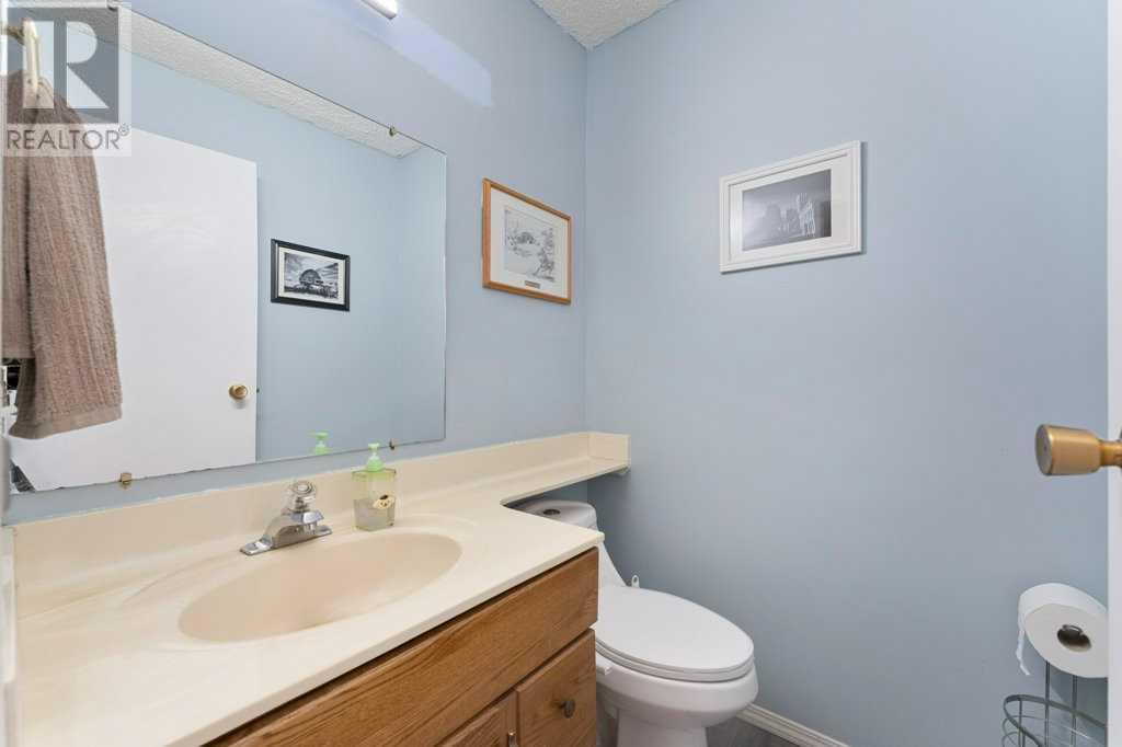 Single Family House for Sale in  woodsman Lane SW Woodbine Calgary 
