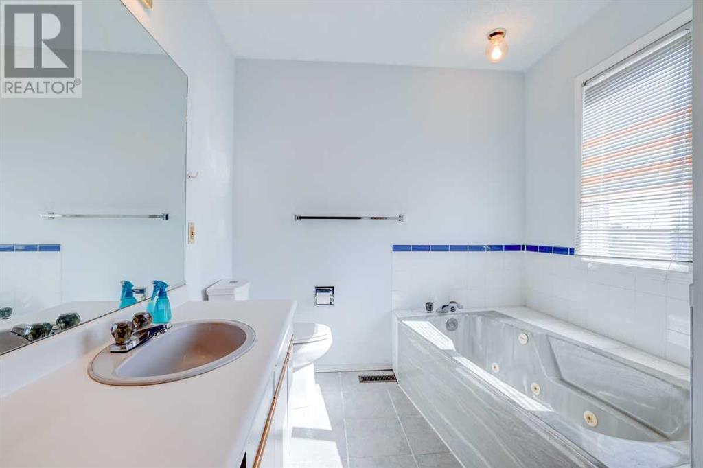 Single Family House 3 Level for Sale in  Sanderling Place NW Sandstone Valley Calgary 