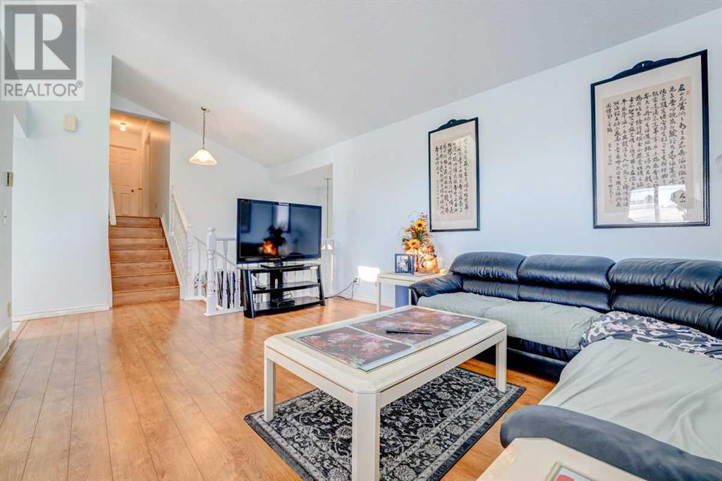 Single Family House 3 Level for Sale in  Sanderling Place NW Sandstone Valley Calgary 