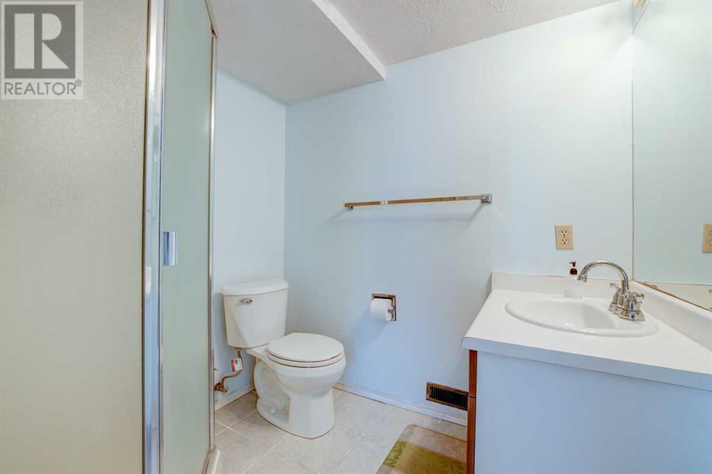 Single Family House 3 Level for Sale in  Sanderling Place NW Sandstone Valley Calgary 