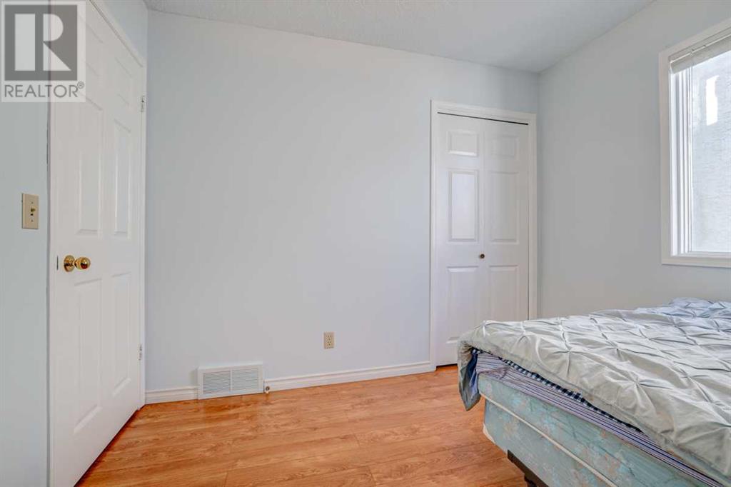Single Family House 3 Level for Sale in  Sanderling Place NW Sandstone Valley Calgary 