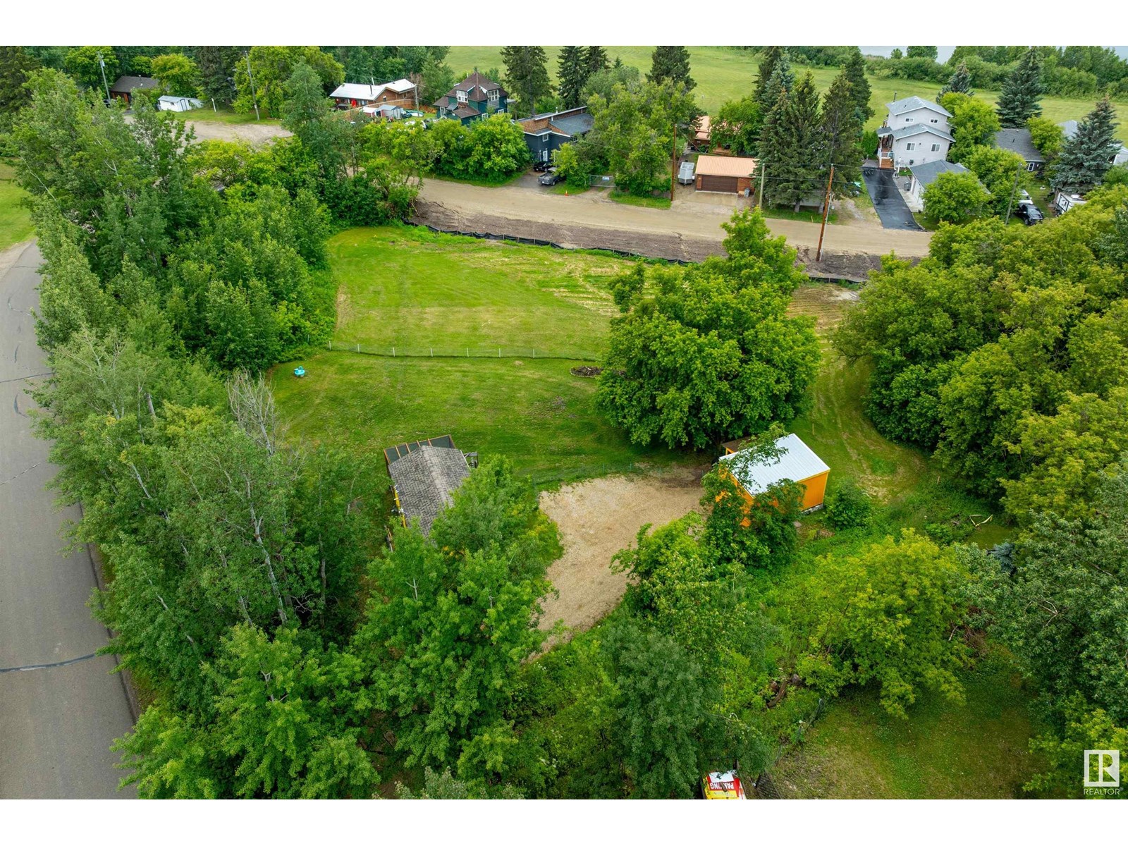 Photo 19 of 719 Lakeside Dr, Rural Parkland County AB