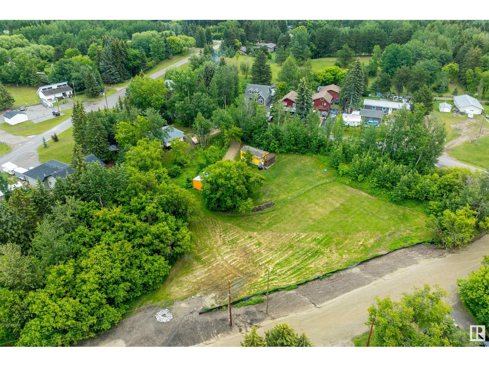 Photo 24 of 719 Lakeside Dr, Rural Parkland County AB