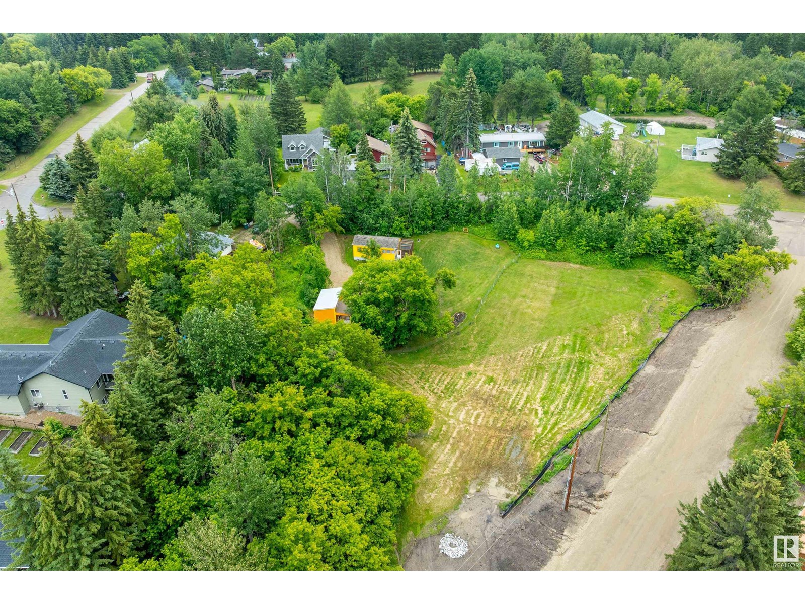 Photo 25 of 719 Lakeside Dr, Rural Parkland County AB