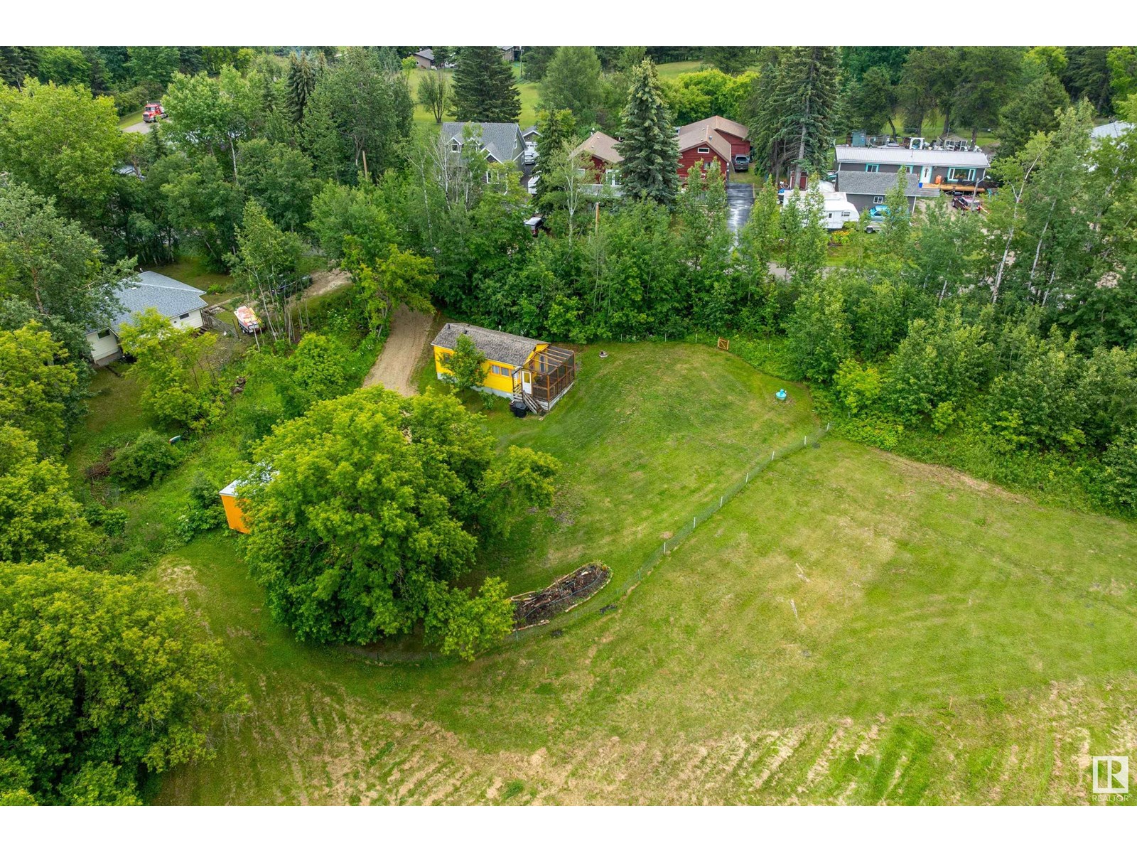 Photo 26 of 719 Lakeside Dr, Rural Parkland County AB