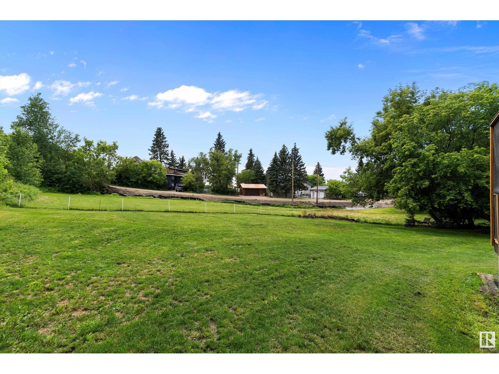 Photo 31 of 719 Lakeside Dr, Rural Parkland County AB