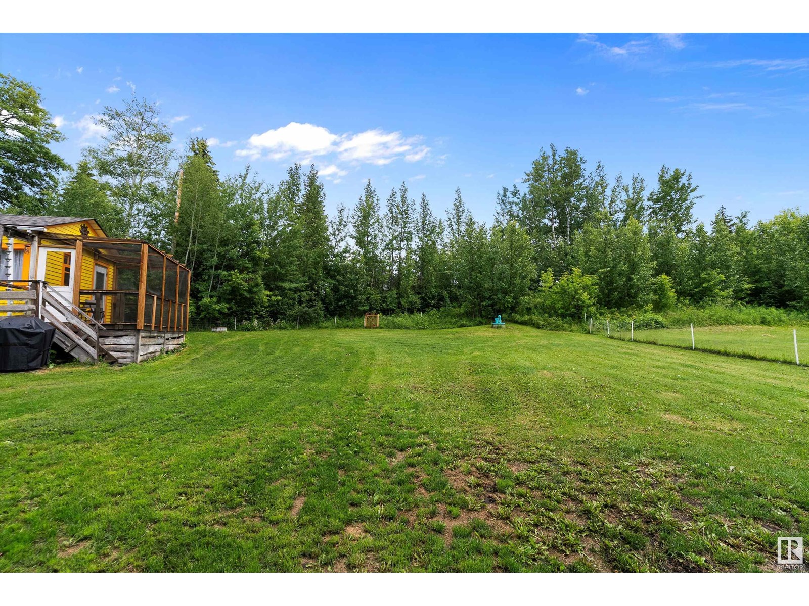 Photo 35 of 719 Lakeside Dr, Rural Parkland County AB