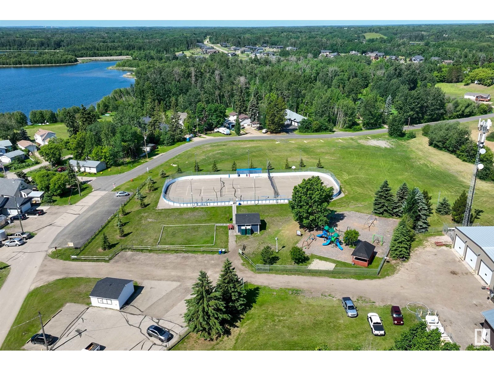Photo 39 of 719 Lakeside Dr, Rural Parkland County AB