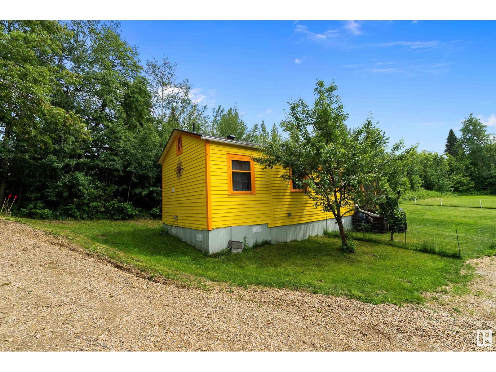 Photo 6 of 719 Lakeside Dr, Rural Parkland County AB