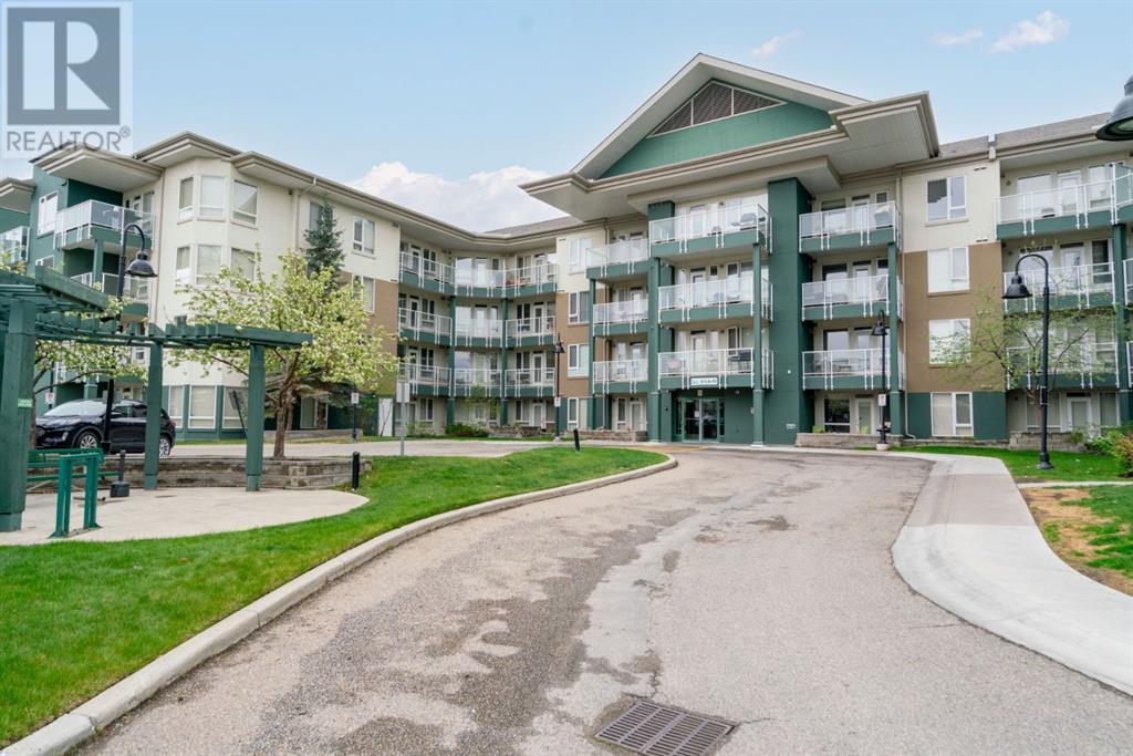 Single Family House for Sale in    Avenue NW Varsity Calgary 