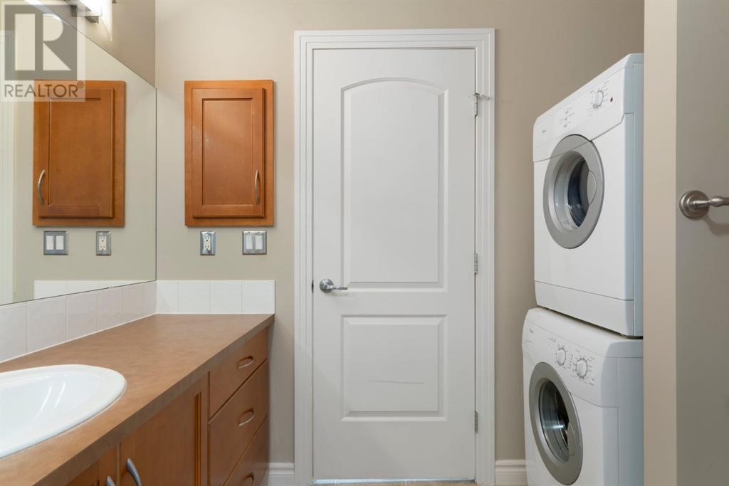Single Family House for Sale in    Avenue NW Varsity Calgary 