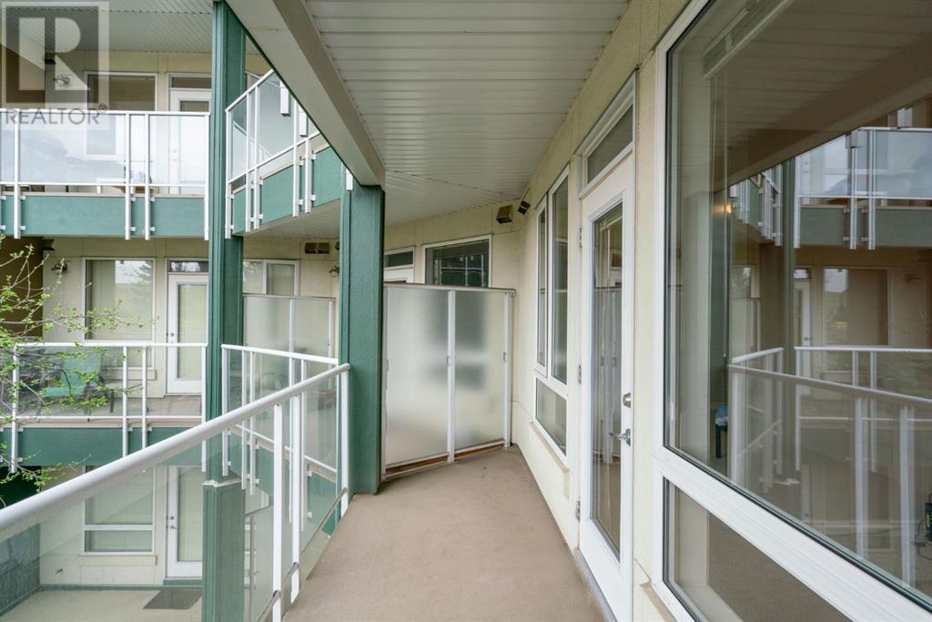 Single Family House for Sale in    Avenue NW Varsity Calgary 