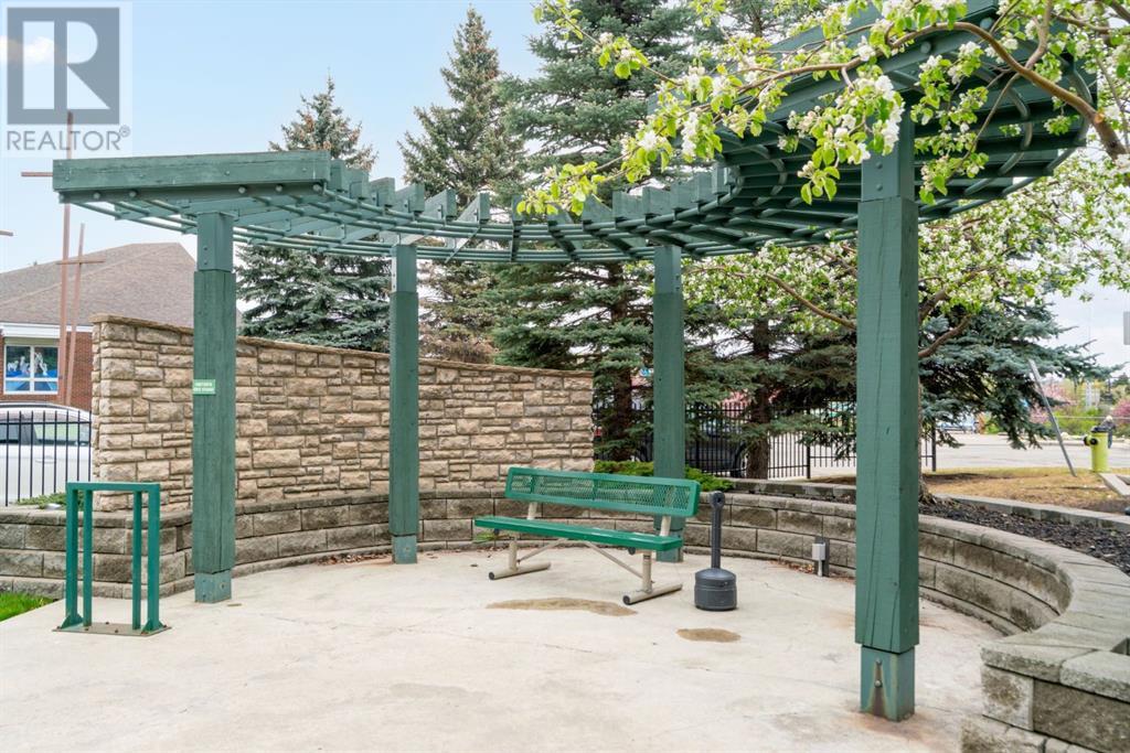 Single Family House for Sale in    Avenue NW Varsity Calgary 