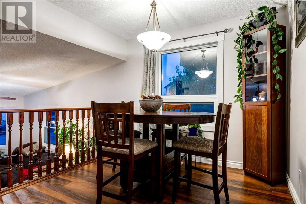 Single Family House 3 Level for Sale in  BEDFIELD Close NE Beddington Heights Calgary 