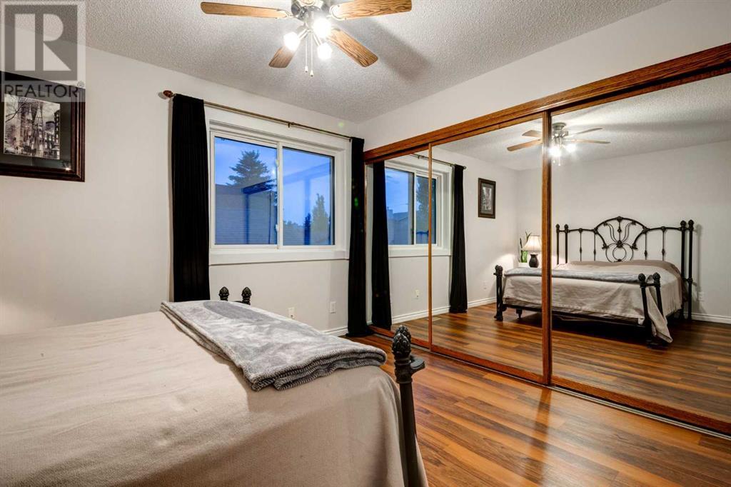 Single Family House 3 Level for Sale in  BEDFIELD Close NE Beddington Heights Calgary 