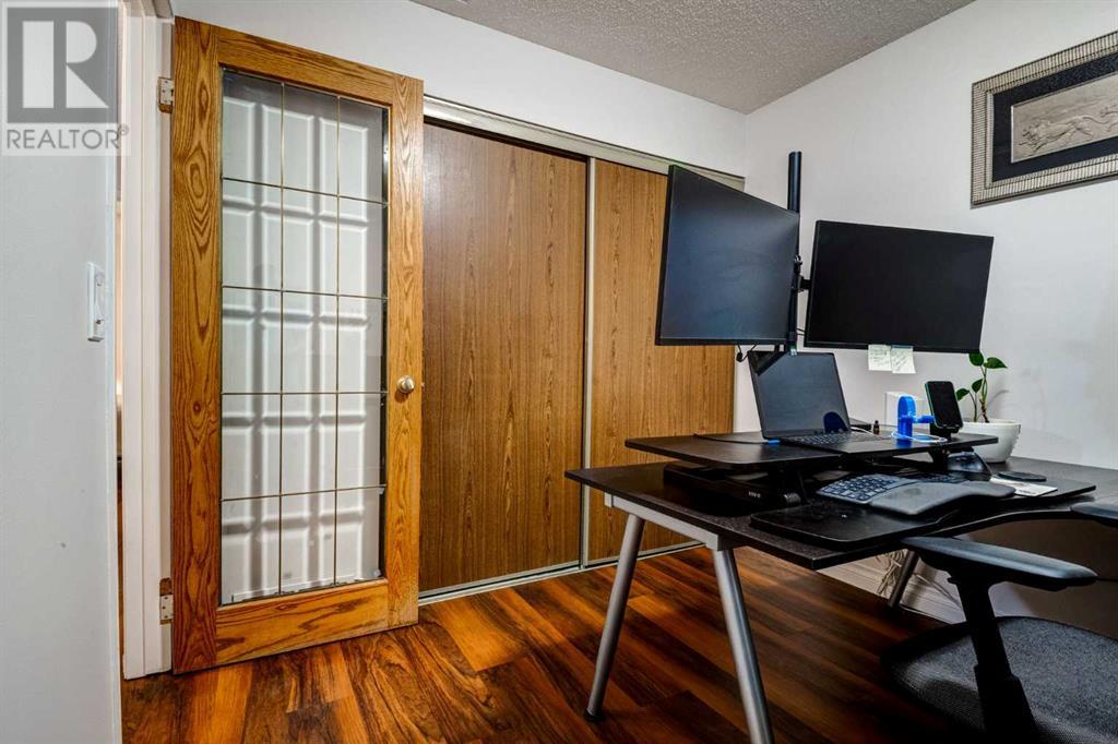 Single Family House 3 Level for Sale in  BEDFIELD Close NE Beddington Heights Calgary 