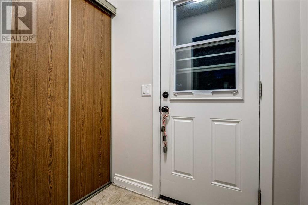 Single Family House 3 Level for Sale in  BEDFIELD Close NE Beddington Heights Calgary 