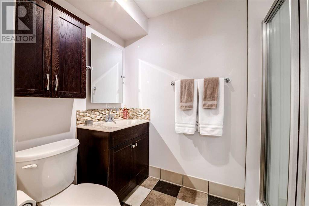 Single Family House 3 Level for Sale in  BEDFIELD Close NE Beddington Heights Calgary 