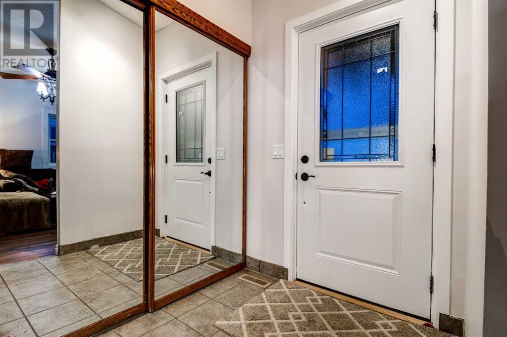 Single Family House 3 Level for Sale in  BEDFIELD Close NE Beddington Heights Calgary 
