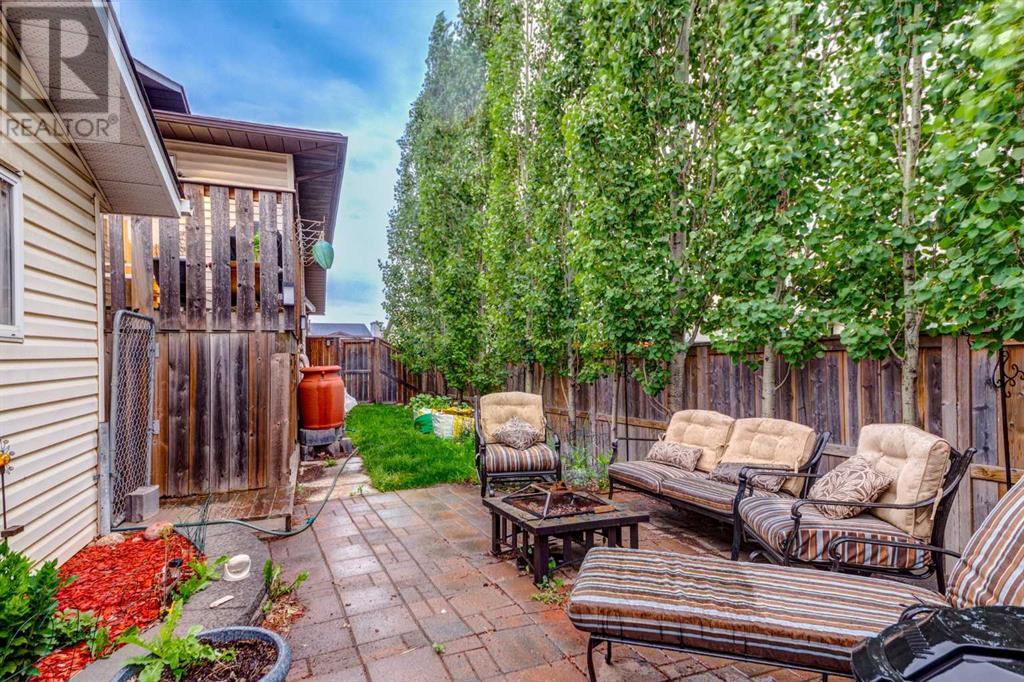 Single Family House 3 Level for Sale in  BEDFIELD Close NE Beddington Heights Calgary 
