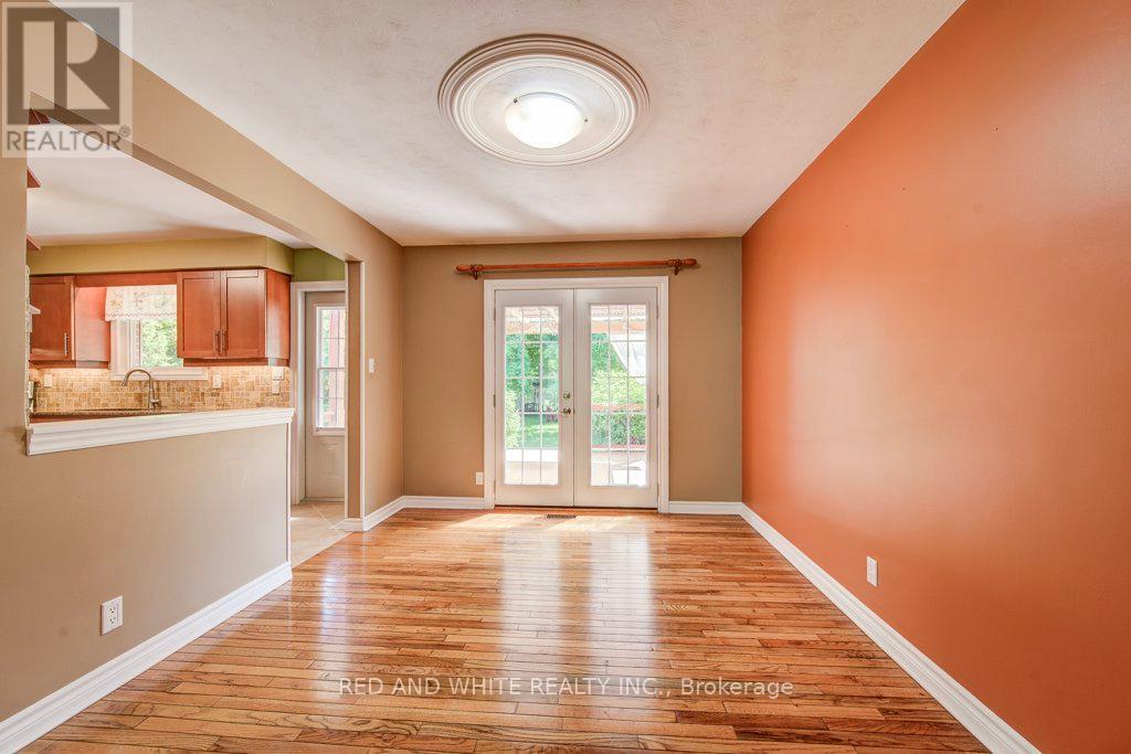 Photo 17 of 18 Marshall Avenue, North Dumfries ON
