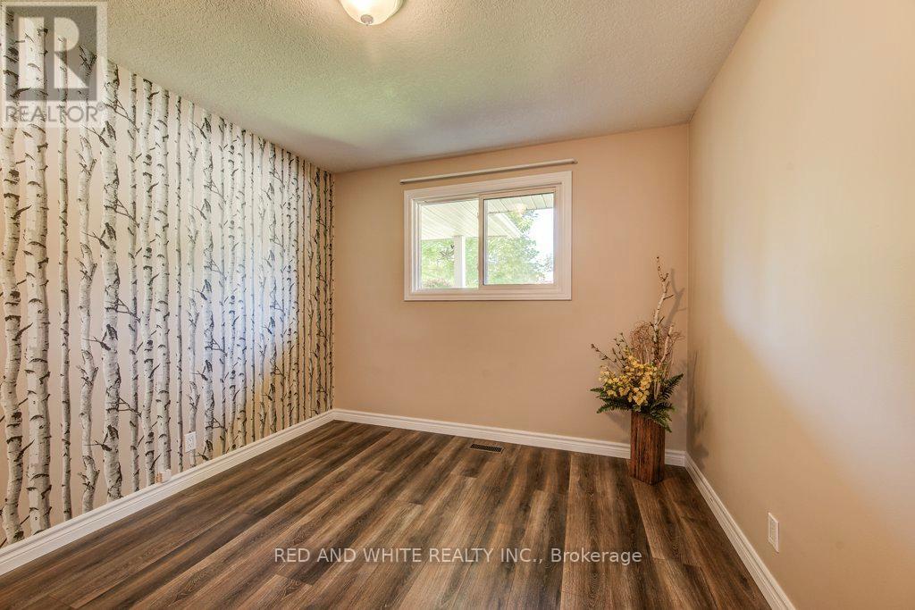 Photo 27 of 18 Marshall Avenue, North Dumfries ON