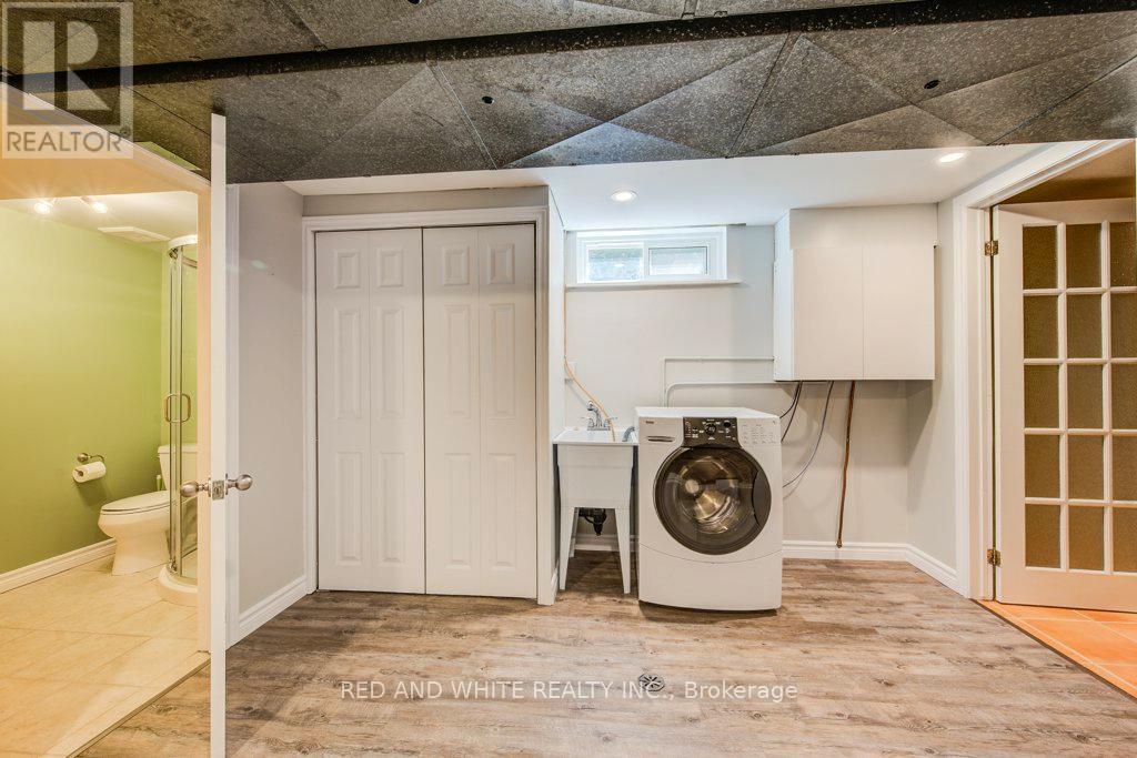 Photo 11 of 18 Marshall Avenue, North Dumfries ON