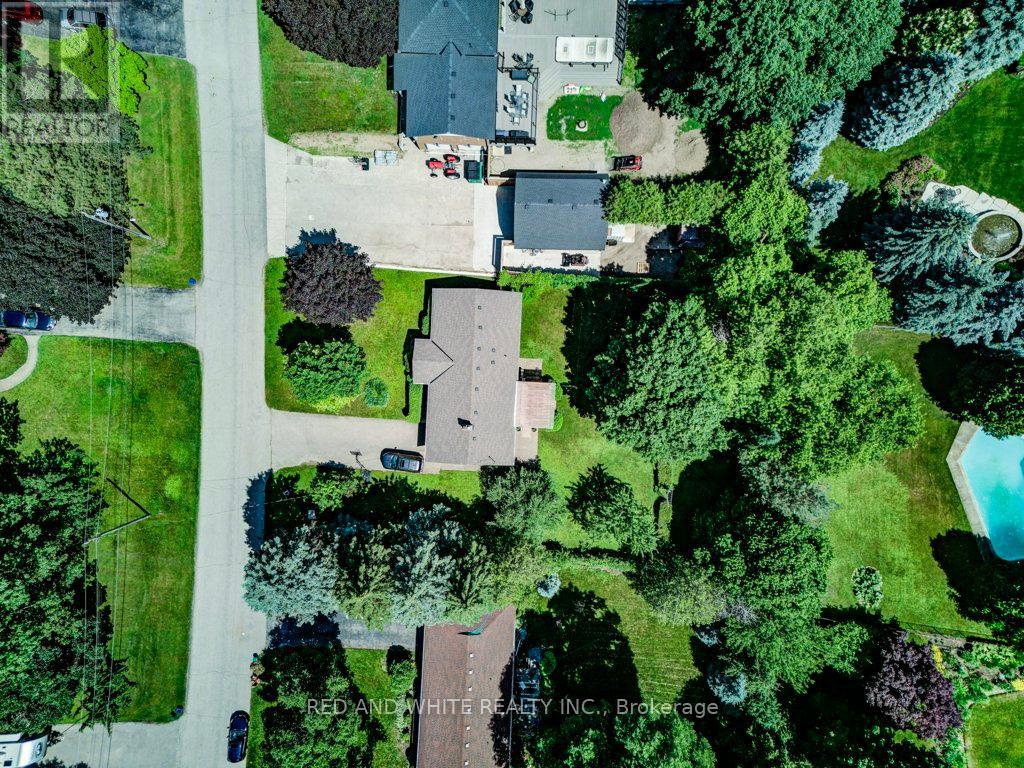 Photo 12 of 18 Marshall Avenue, North Dumfries ON