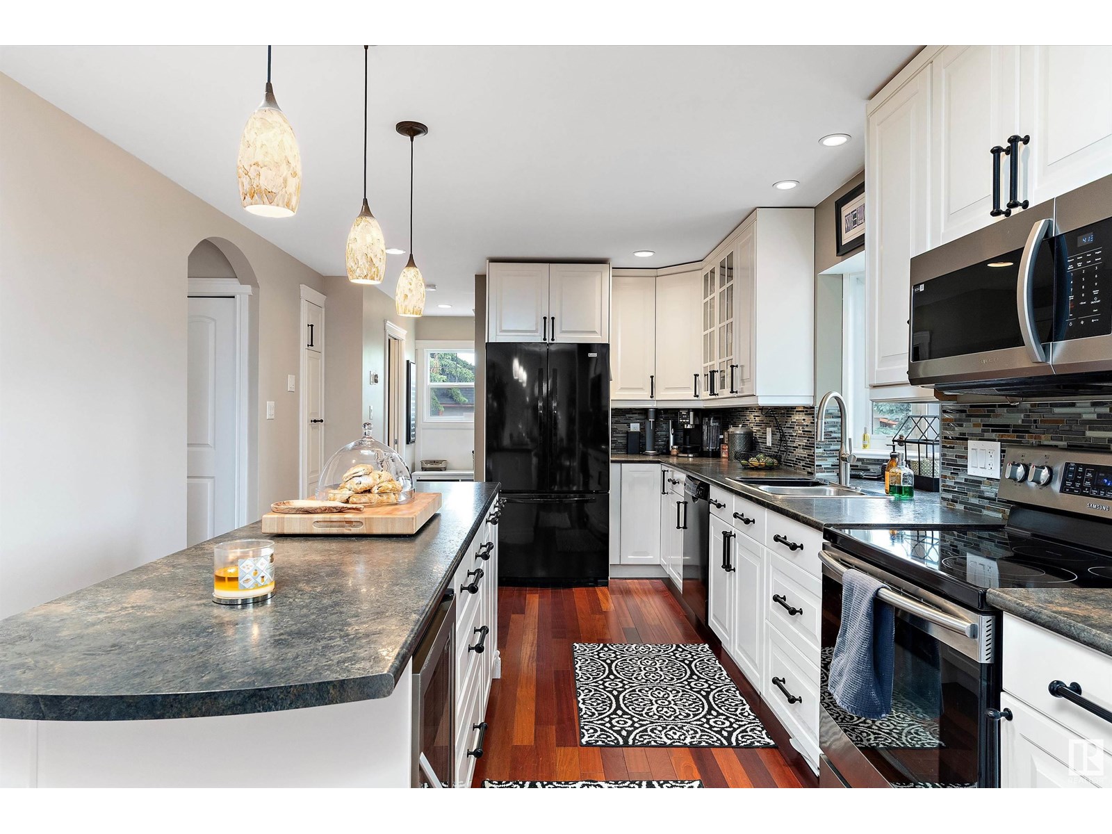 Photo 13 of 10765 65 St Nw, Edmonton AB