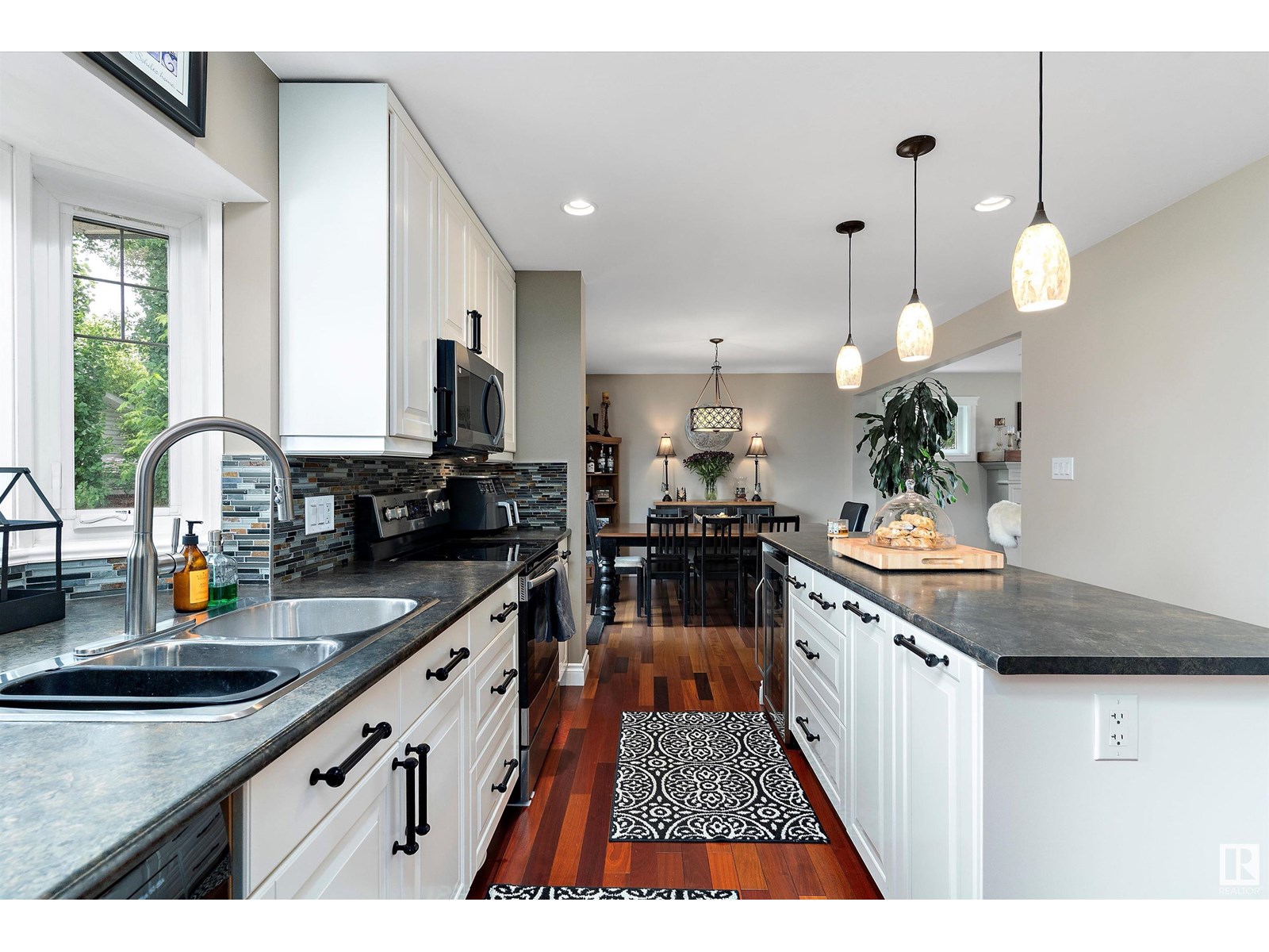 Photo 15 of 10765 65 St Nw, Edmonton AB