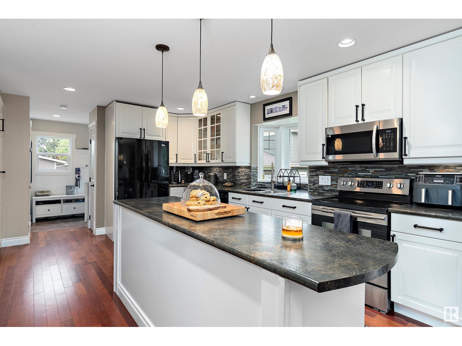 Photo 12 of 10765 65 St Nw, Edmonton AB
