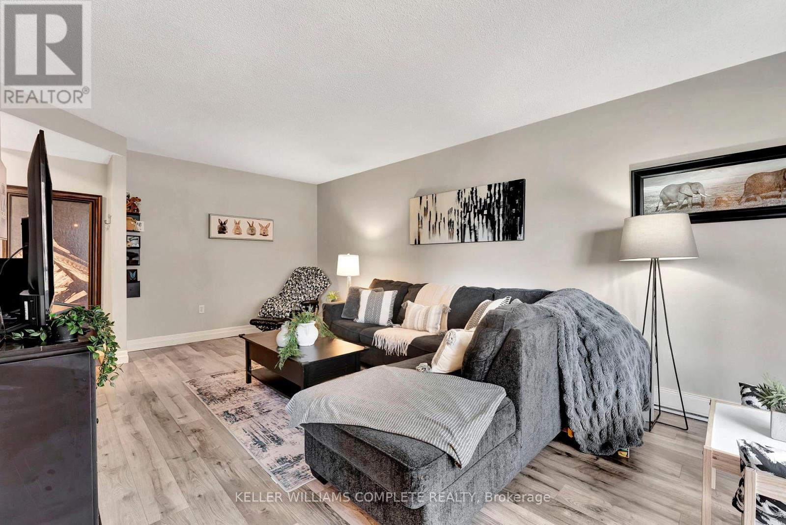 Photo 11 of 307 11 Woodman Drive S, Hamilton ON