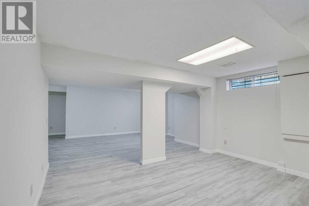 Single Family House for Sale in  Edgevalley Close NW Edgemont Calgary 