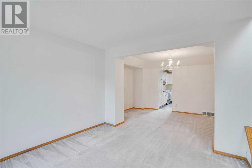 Single Family House for Sale in  Edgevalley Close NW Edgemont Calgary 