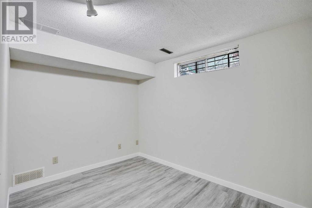Single Family House for Sale in  Edgevalley Close NW Edgemont Calgary 
