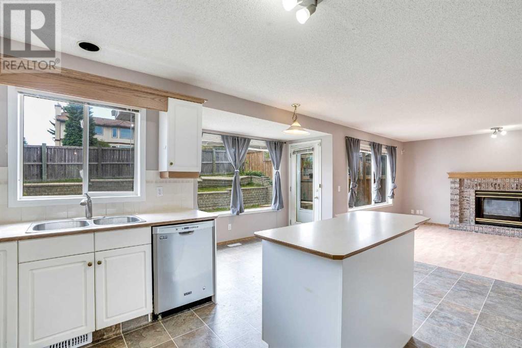 Single Family House for Sale in  Edgevalley Close NW Edgemont Calgary 