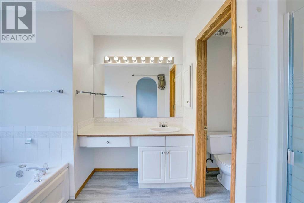 Single Family House for Sale in  Edgevalley Close NW Edgemont Calgary 