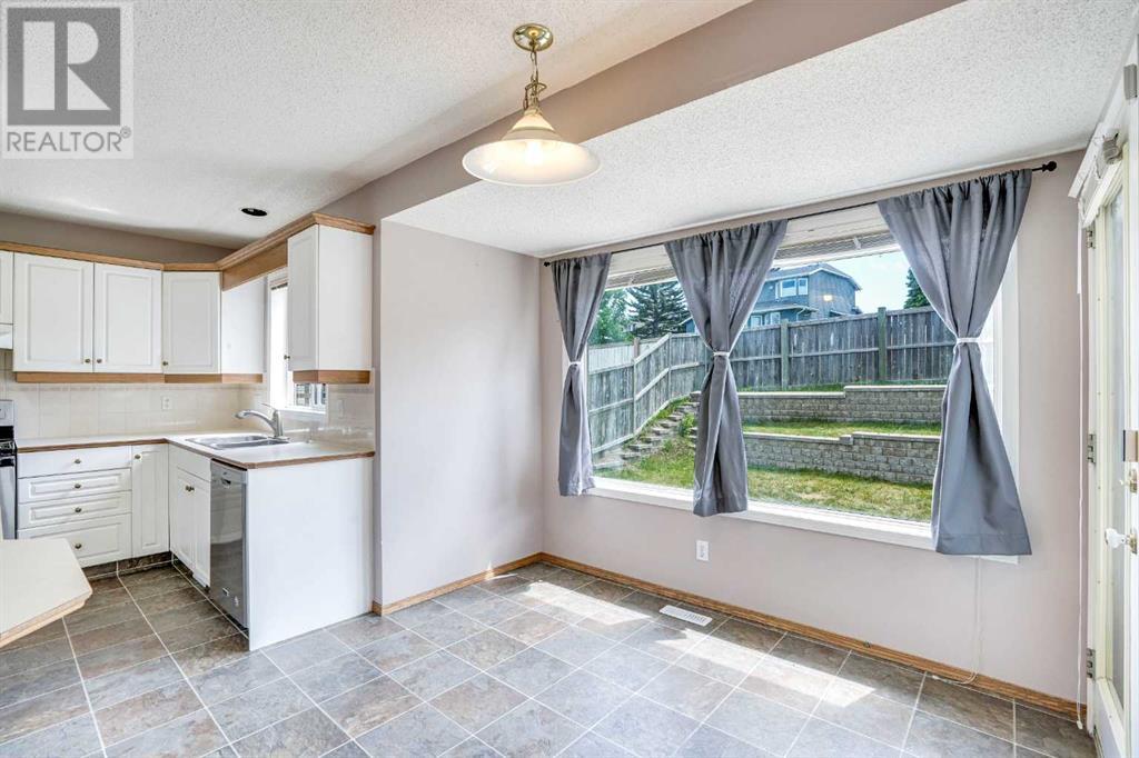 Single Family House for Sale in  Edgevalley Close NW Edgemont Calgary 