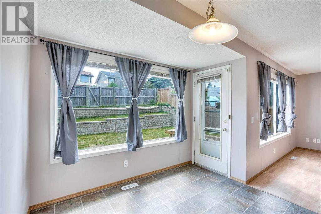Single Family House for Sale in  Edgevalley Close NW Edgemont Calgary 