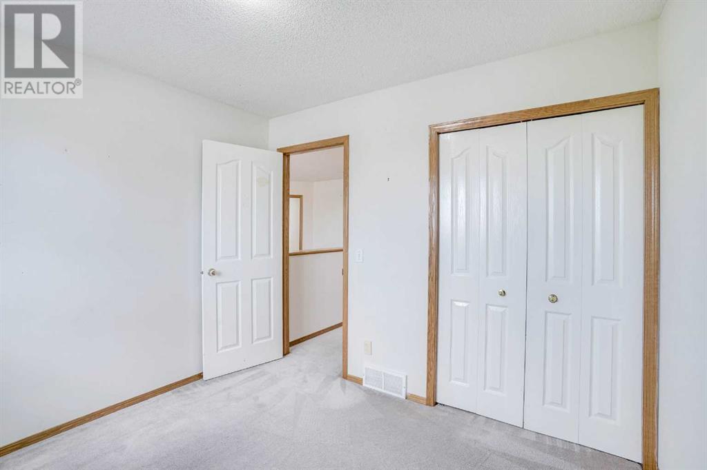 Single Family House for Sale in  Edgevalley Close NW Edgemont Calgary 