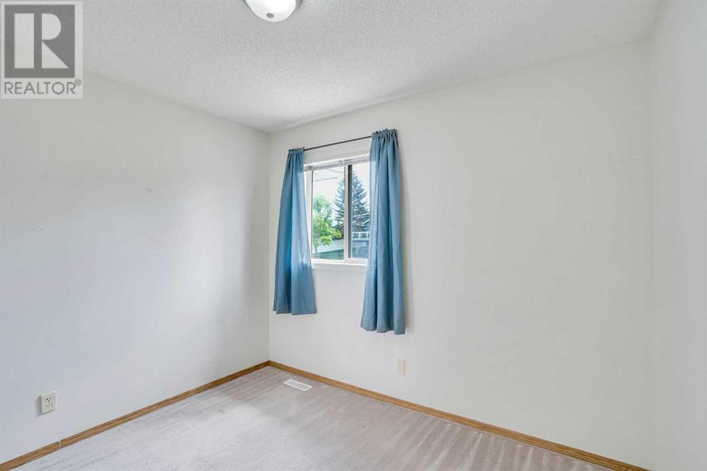 Single Family House for Sale in  Edgevalley Close NW Edgemont Calgary 