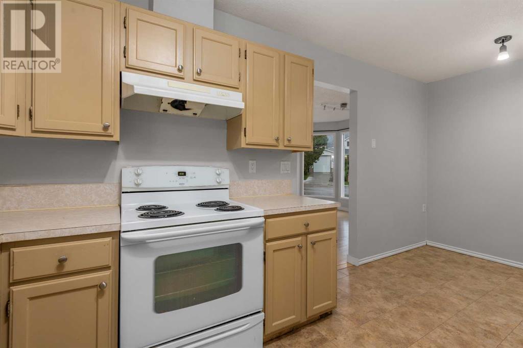 Single Family House Bungalow for Sale in  Woodglen Close SW Woodbine Calgary 