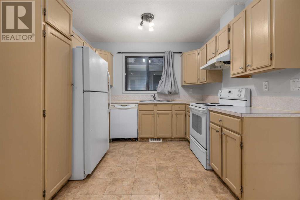 Single Family House Bungalow for Sale in  Woodglen Close SW Woodbine Calgary 
