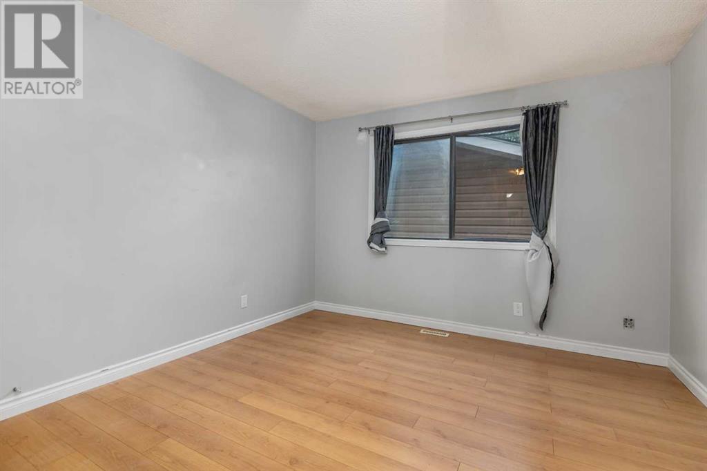 Single Family House Bungalow for Sale in  Woodglen Close SW Woodbine Calgary 