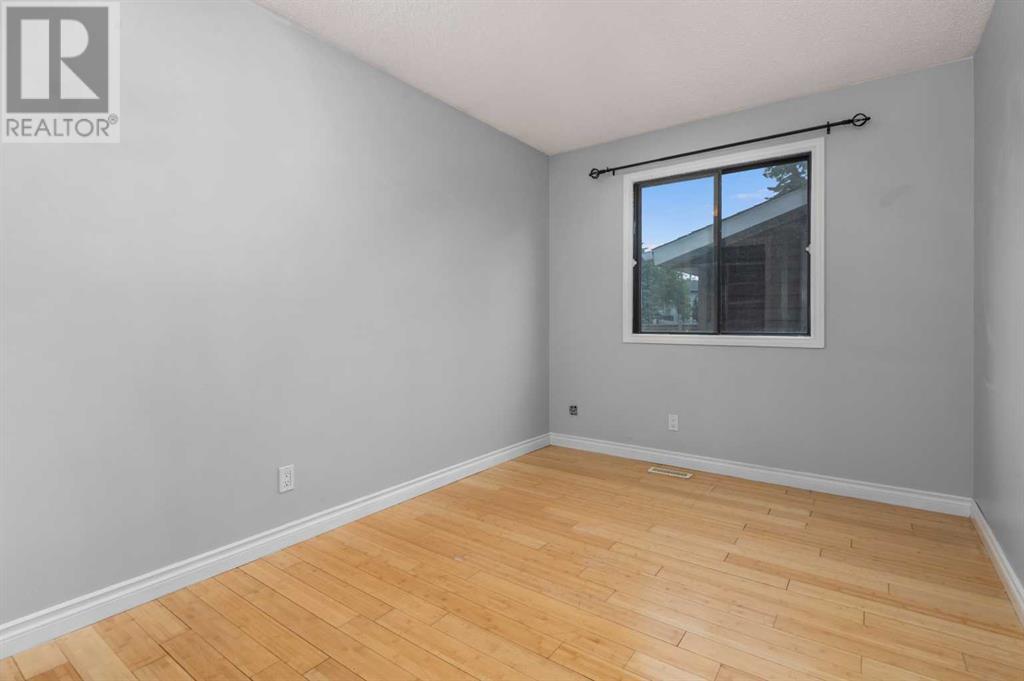 Single Family House Bungalow for Sale in  Woodglen Close SW Woodbine Calgary 