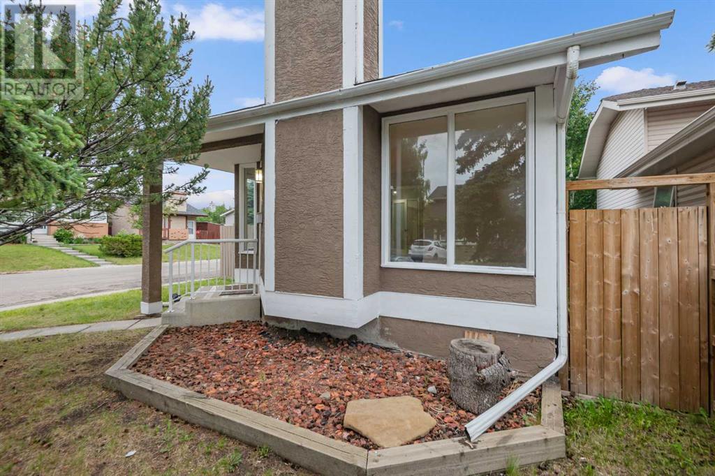 Single Family House Bungalow for Sale in  Woodglen Close SW Woodbine Calgary 